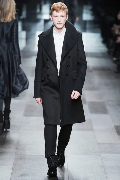 Look 25